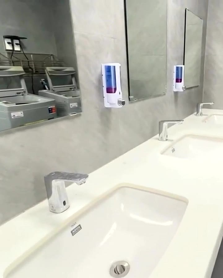 Khu rửa, vệ sinh chung trang thiết bị mới