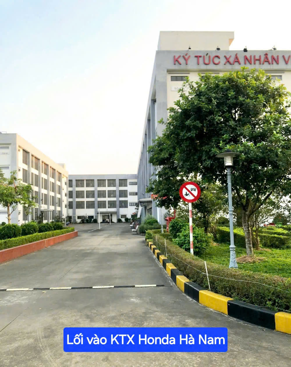Lối vào ký túc xá Honda Hà Nam